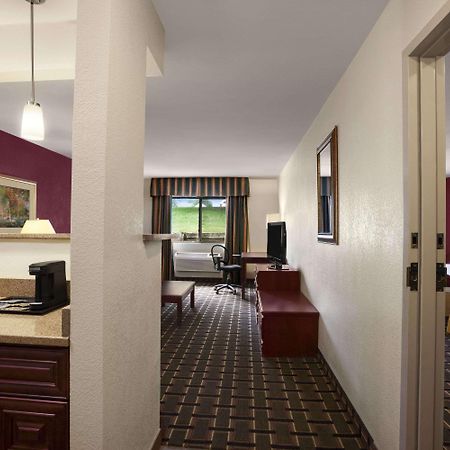 Quality Inn Lincoln Cornhusker Экстерьер фото