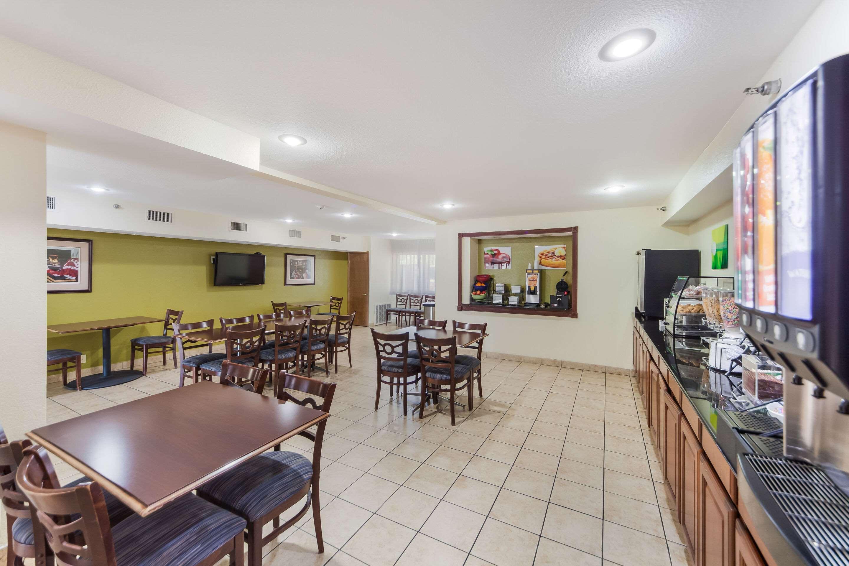 Quality Inn Lincoln Cornhusker Экстерьер фото